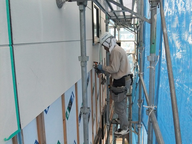 外壁工事中の様子